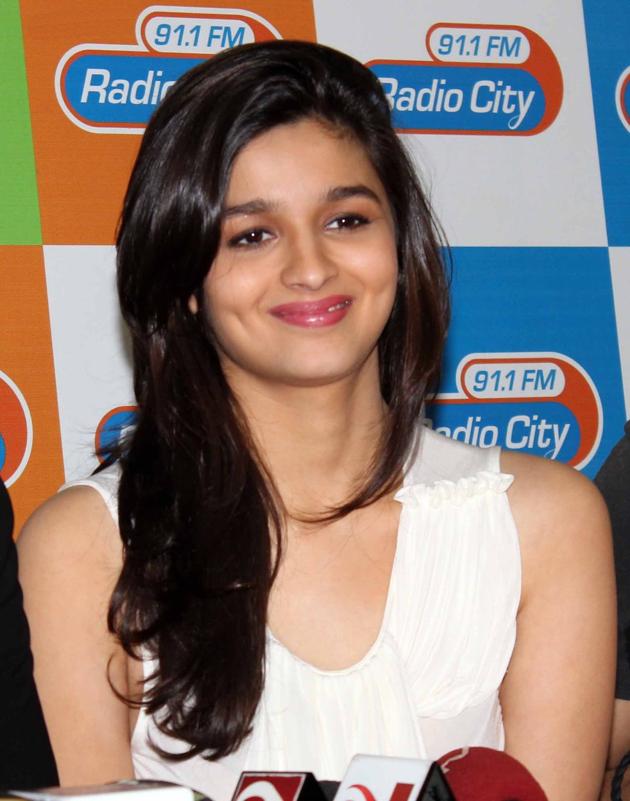 Alia Bhatt Hot Kiss