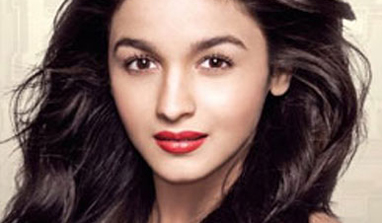 Alia Bhatt Kissing Images