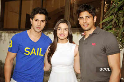 Alia Bhatt Kissing Siddharth Malhotra