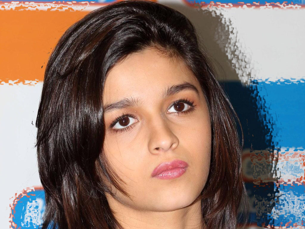 Alia Bhatt Pics For Facebook