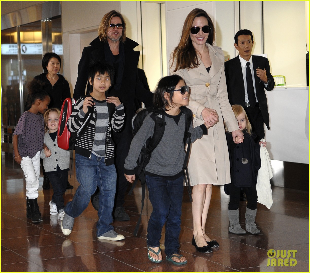 Angelina Jolie And Brad Pitt Family Pictures 2011