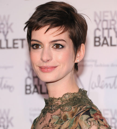 Anne Hathaway Les Miserables Flashes Photographers