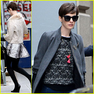 Anne Hathaway Wardrobe Malfunction Photograph