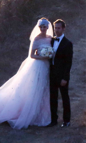 Anne Hathaway Wedding Dress Valentino