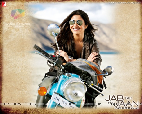 Anushka Sharma Hot Pics In Jab Tak Hai Jaan