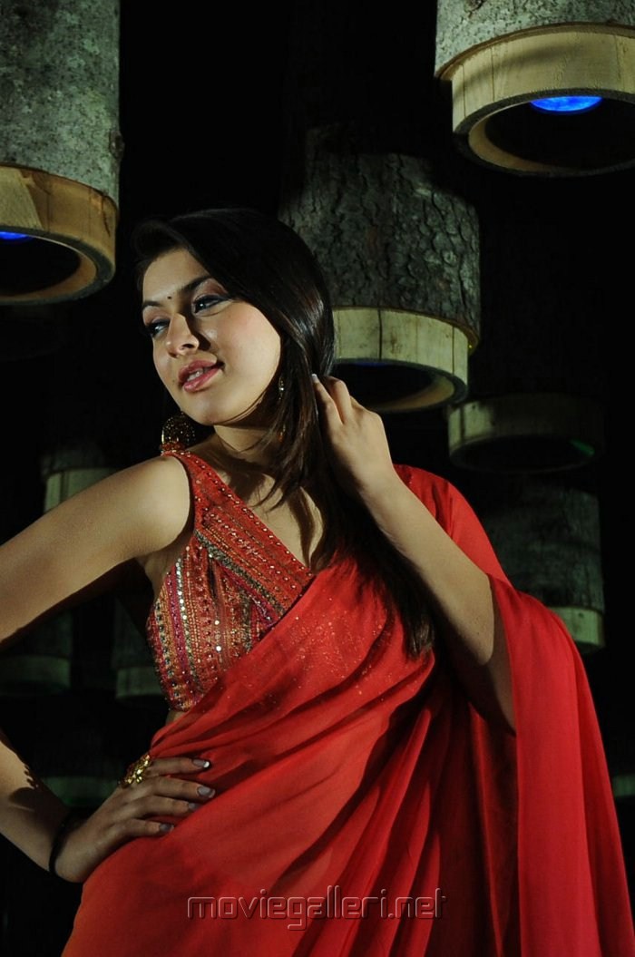 Anushka Sharma In Saree Hot