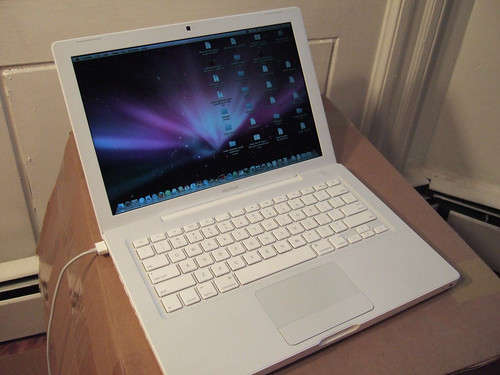 Apple Laptop White