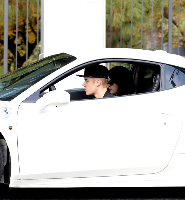 Are Selena Gomez And Justin Bieber Back Together 2012