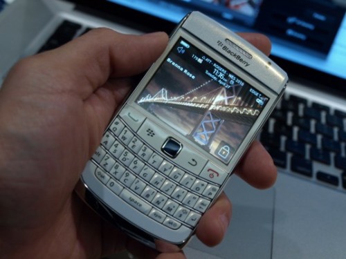 Blackberry Bold 2 White Specifications