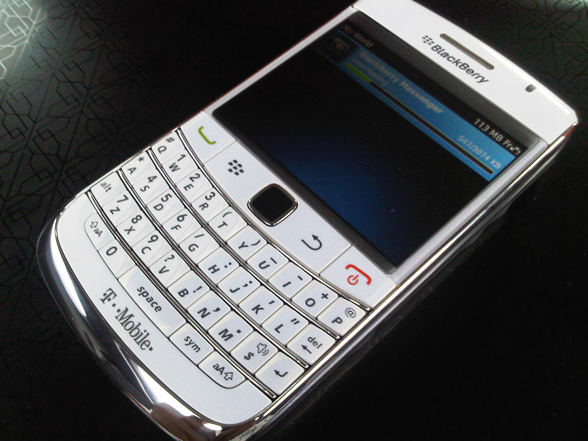 Blackberry Bold 9700 White