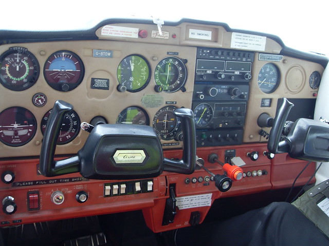 Cessna 152 Cockpit Layout