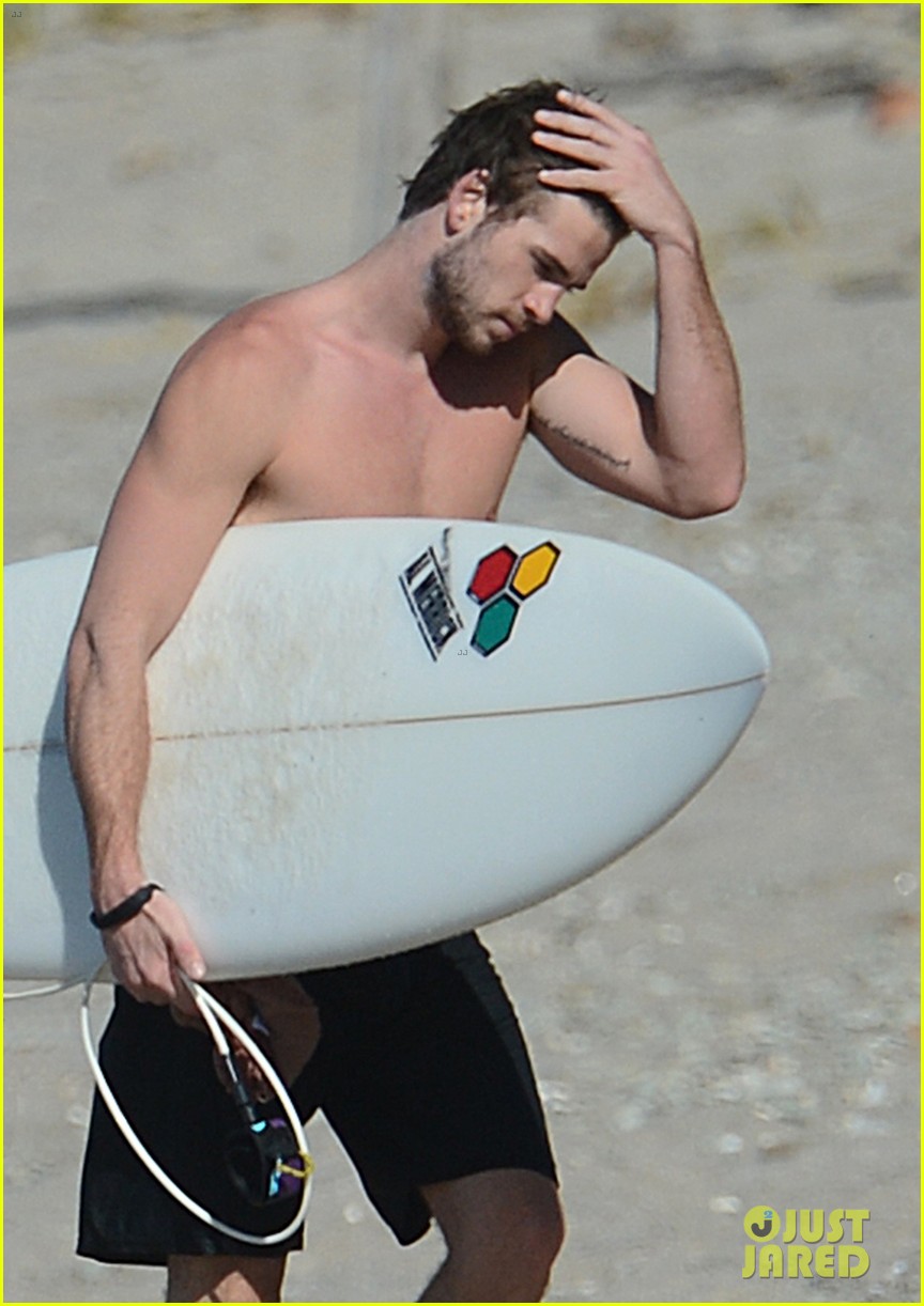 Chris And Liam Hemsworth Shirtless