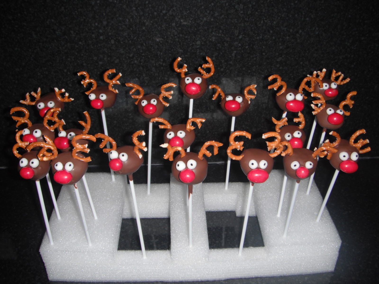 Christmas Cake Pops Recipe