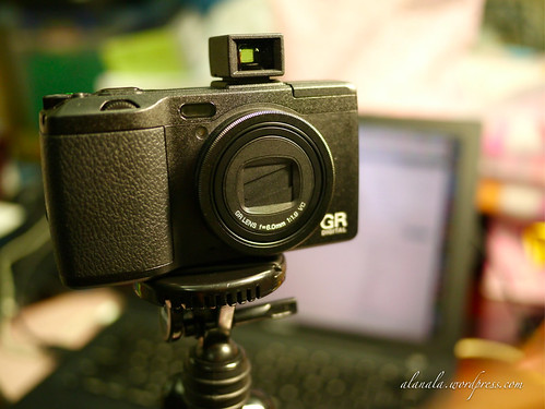 Compact Camera With Viewfinder