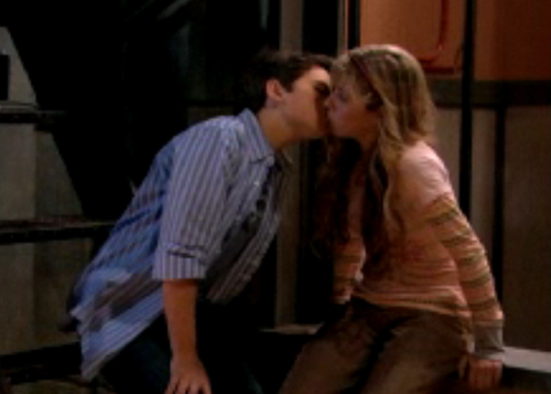 Icarly Freddie And Sam Kiss