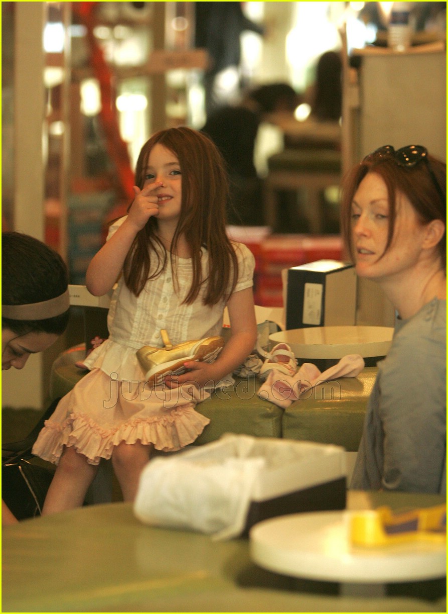 Julianne Moore Daughter Liv