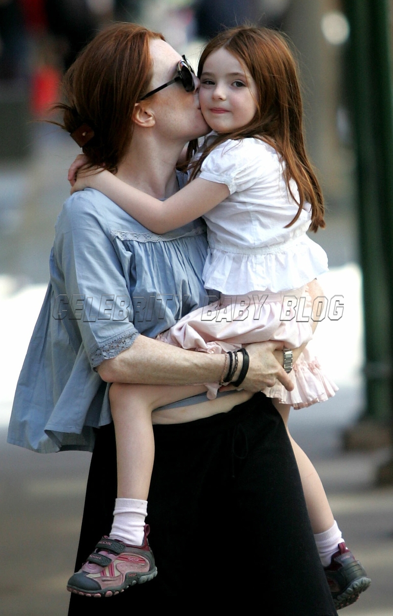 Julianne Moore Daughter Liv Helen