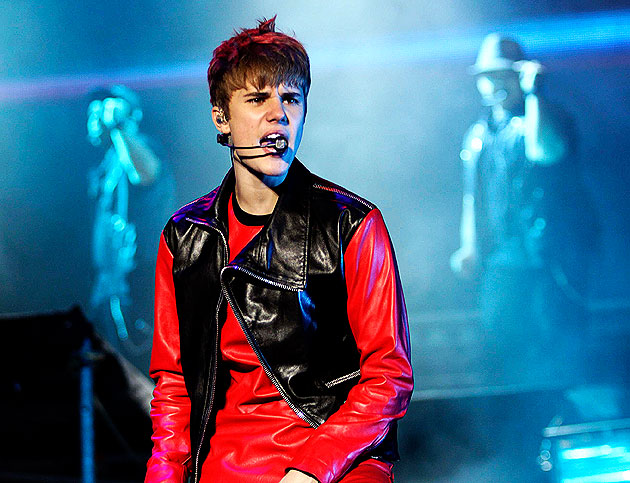 Justin Bieber Under The Mistletoe Lyrics On Screen