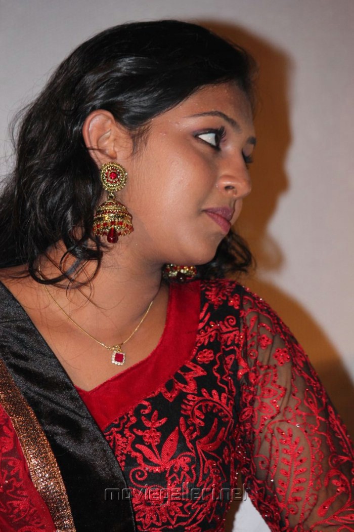 Kumki Actress Lakshmi Menon Hot Photos