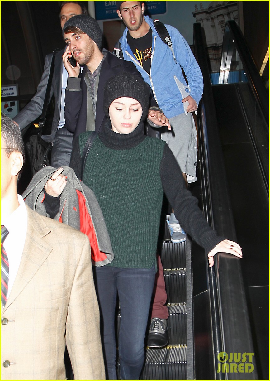 Liam Hemsworth And Miley Cyrus Airport