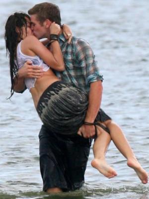 Liam Hemsworth And Miley Cyrus The Last Song