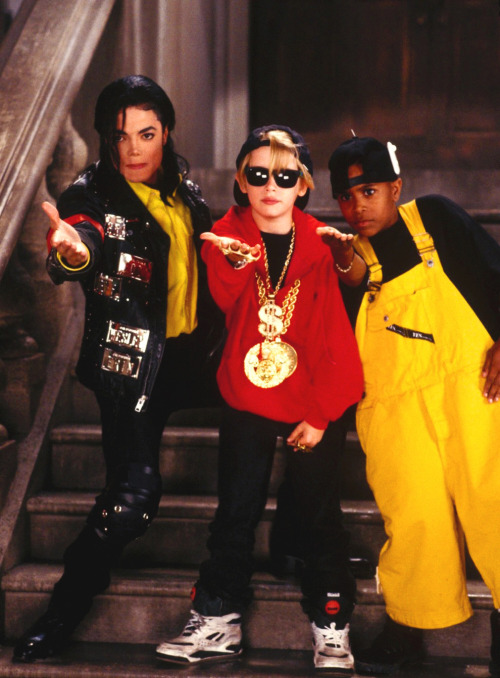 Macaulay Culkin And Michael Jackson Black Or White