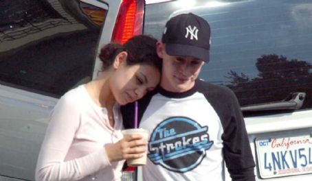 Macaulay Culkin Mila Kunis Kissing