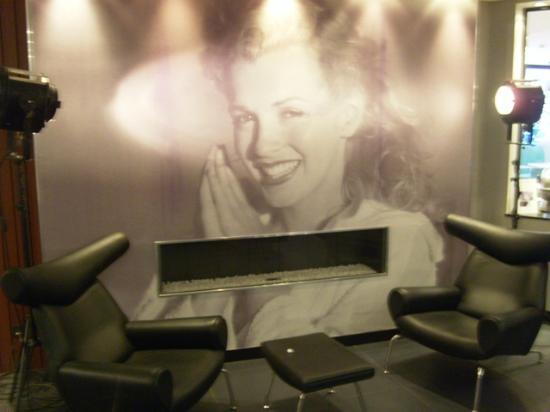Marilyn Monroe Hotel Paris