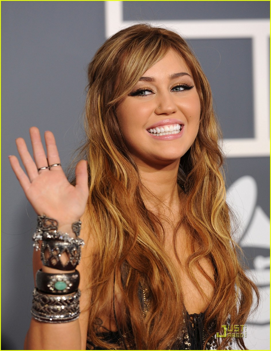 Miley Cyrus Hair Color 2009