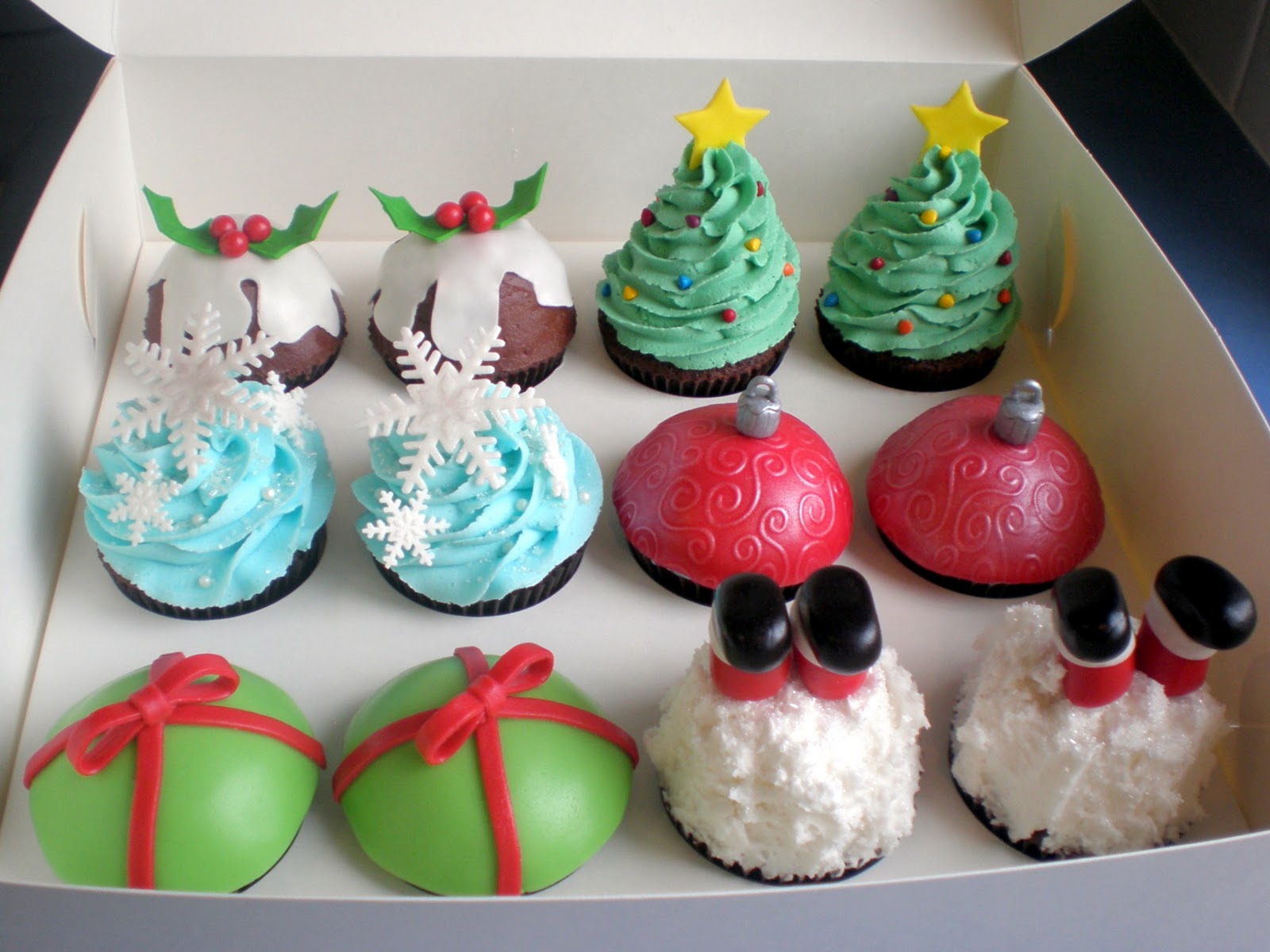 Pictures Of Christmas Cakes And Cupcakes