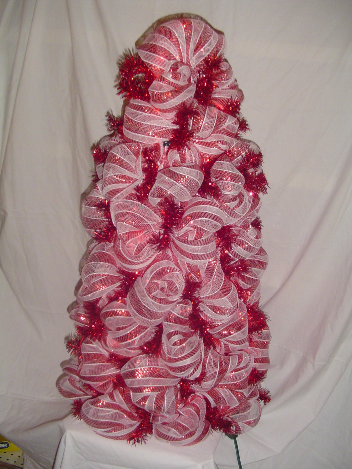 Pictures Of Christmas Trees Decorated With Deco Mesh
