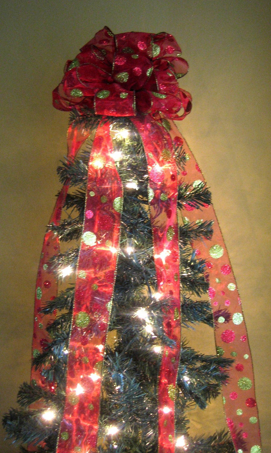 Pictures Of Christmas Trees Decorated With Mesh