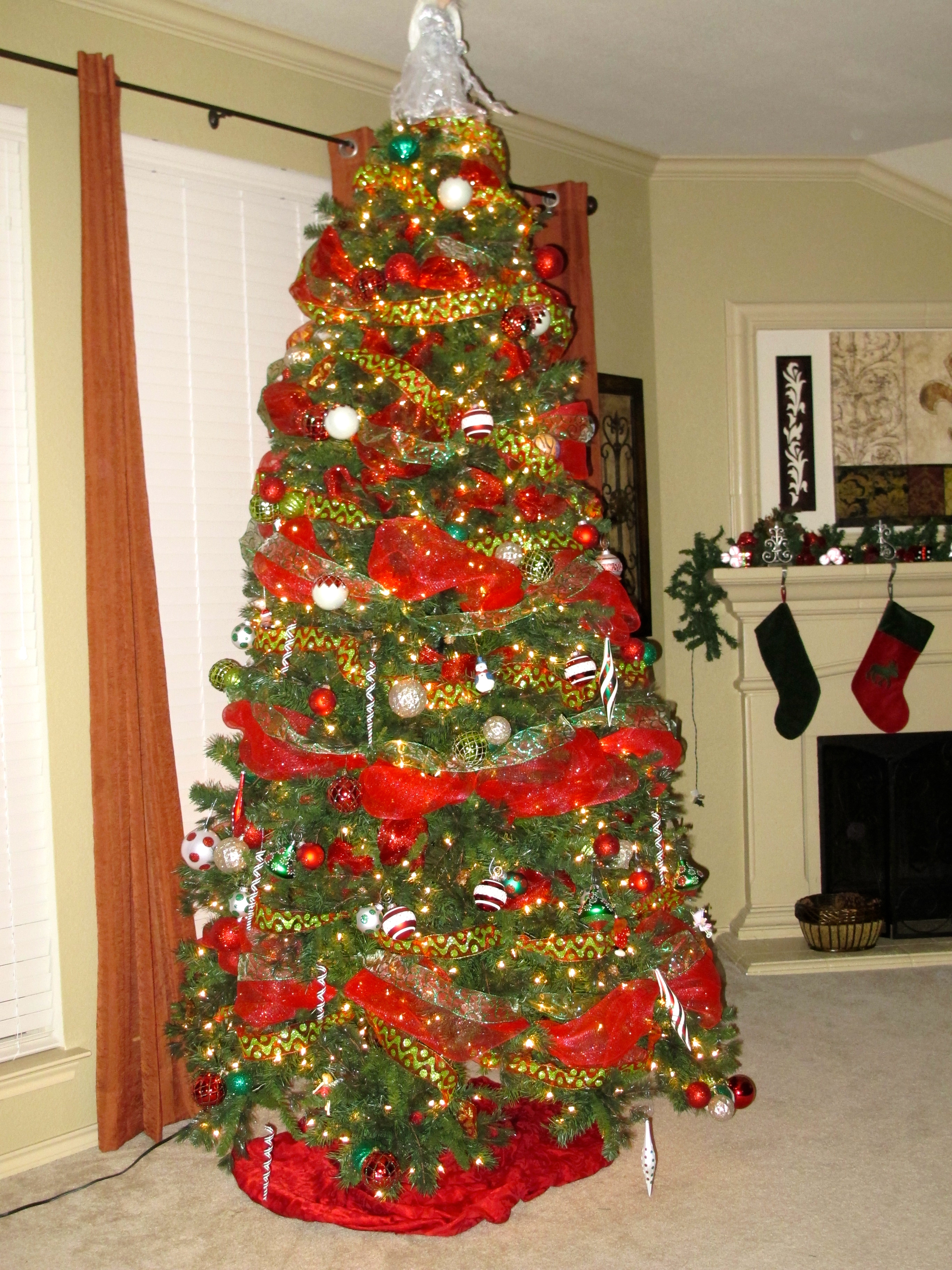 Pictures Of Christmas Trees Decorated With Mesh