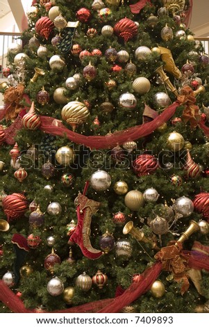 Pictures Of Christmas Trees Decorated With Ribbon