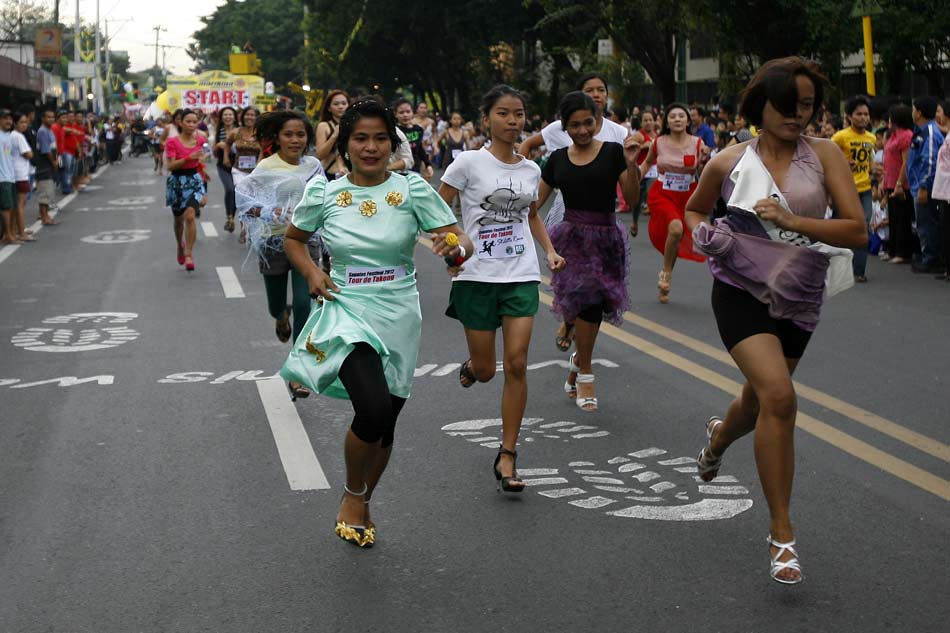 Pictures Of People Running A Race