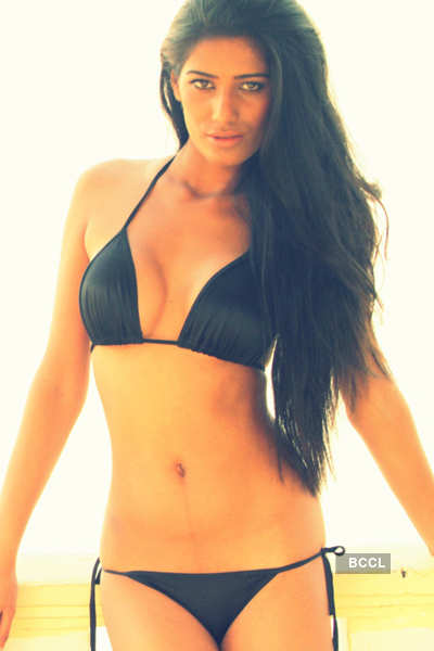 Poonam Pandey Hot Pics In Bikini