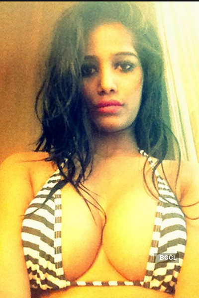 Poonam Pandey Video On Twitter