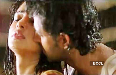 Priyanka Chopra Hot Videos In Agneepath