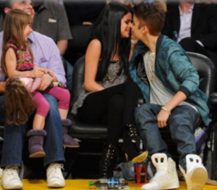 Selena Gomez And Justin Bieber Kissing