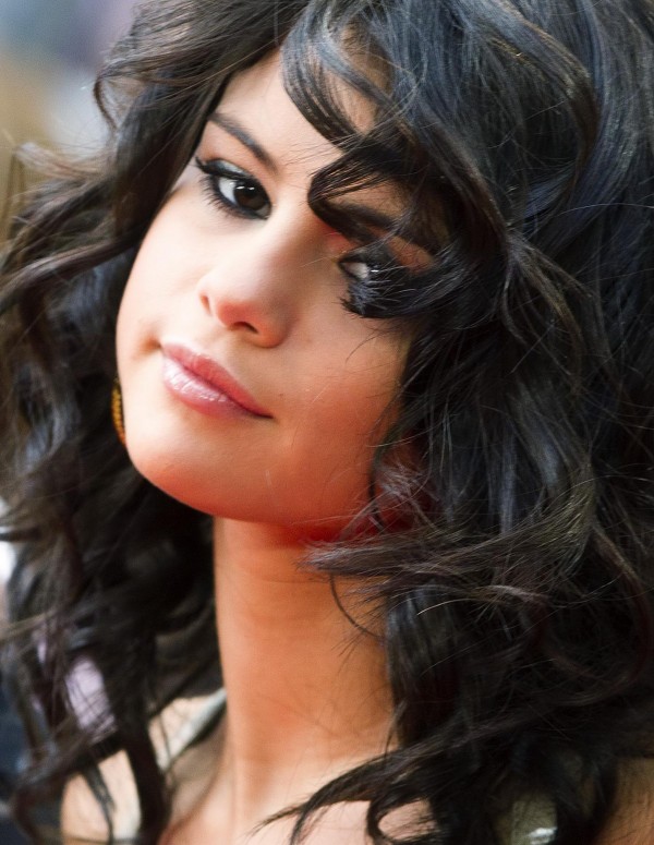 Selena Gomez New Haircut Curly