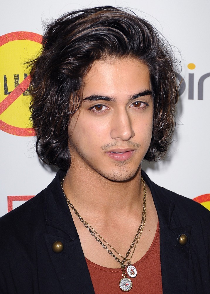 Victoria Justice And Avan Jogia Kissing In Real Life